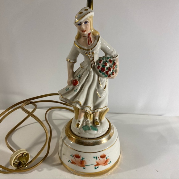Set of 2 Vintage Boudoir Vanity Lamps Porcelain Parisian Man & Woman Figurines - Picture 3 of 16